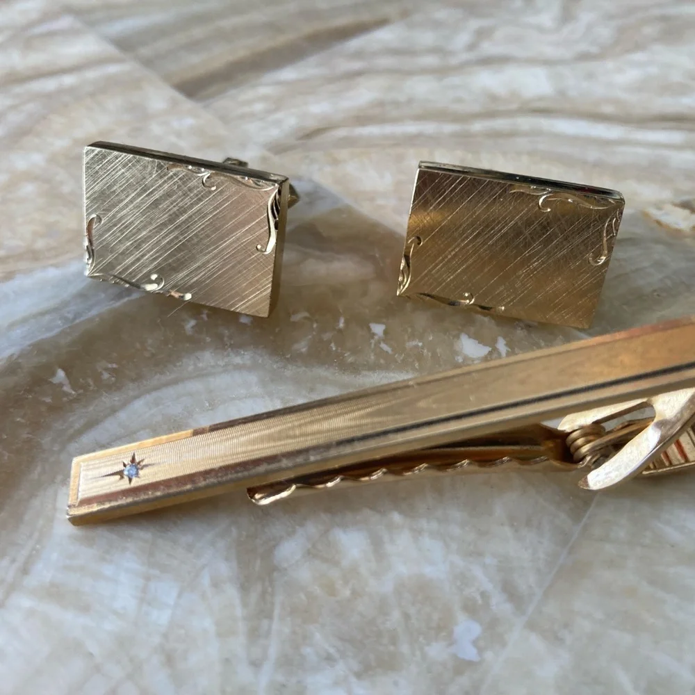 Vintage Karatclad Cufflinks & Tie Bar Set La Mode Simons Gold Mad Men Era